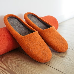 Tasty Carrots, Wool felted slippers for the comfort lovers, Orange felt slippers, Unisex style wool slippers made in Great Britain, Onstail