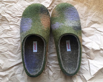 Camo felted wool slippers in unisex style.Happy feet wool slippers in Olive green with camouflage pattern. Felt wool slippers made in UK.