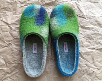 Felt wool slippers "Abstract Green" from Happy feet wool slippers collection. Eco Felted Wool slippers in unisex style made in UK.