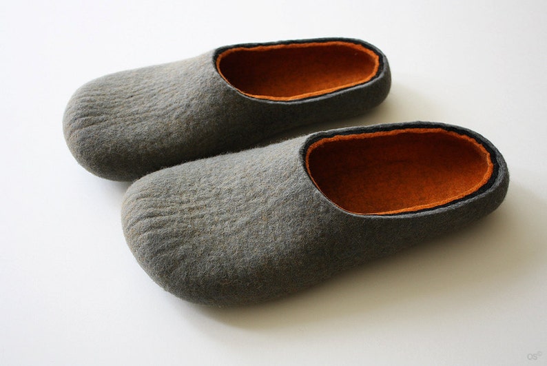 Hard line, Felt slippers Handmade to order, Grey and orange wool indoor slippers for adults, Unisex style slippers made in UK, image 2