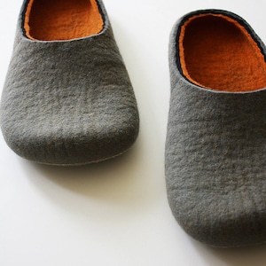 Hard line, Felt slippers Handmade to order, Grey and orange wool indoor slippers for adults, Unisex style slippers made in UK, image 1