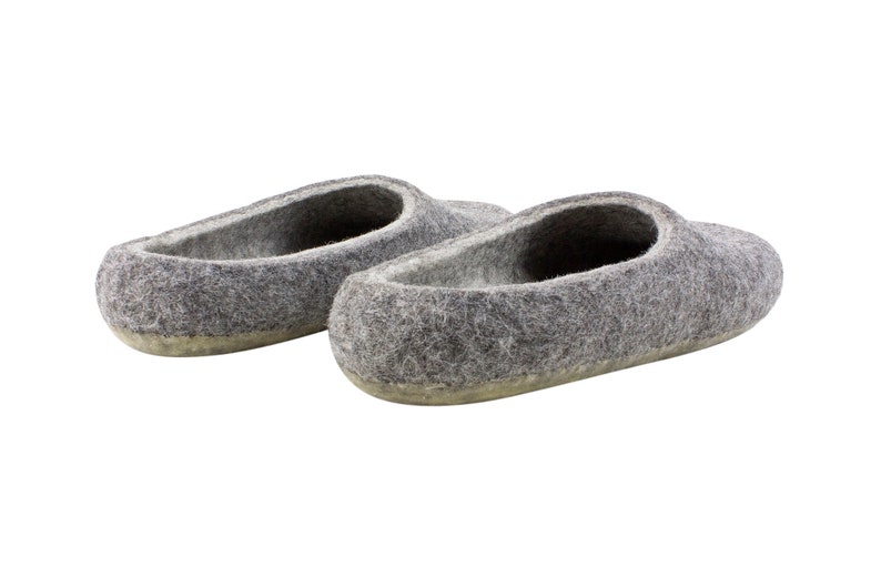 Felt wool slippers. Grey slippers. Eco wool felt slippers made to order in men and women size. Sustainable slippers made in UK. Onstail image 3