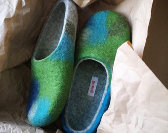 Felt Wool Slippers: Abstract Green Unisex Design
