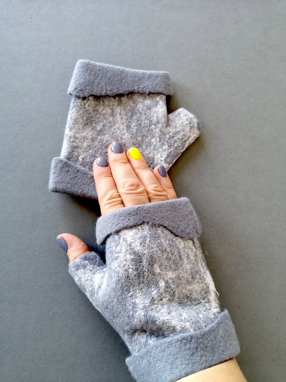 Soft Merino Wool Fingerless Gloves in Light Grey. Fashionable Winter Fingerless  Gloves for Women. Designed and Made in UK -  Canada