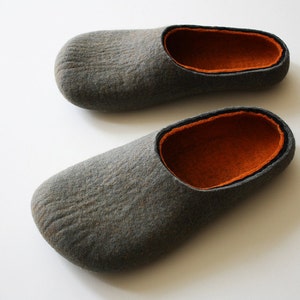 Hard line, Felt slippers Handmade to order, Grey and orange wool indoor slippers for adults, Unisex style slippers made in UK, image 3