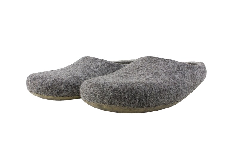 Felt wool slippers. Grey slippers. Eco wool felt slippers made to order in men and women size. Sustainable slippers made in UK. Onstail image 2