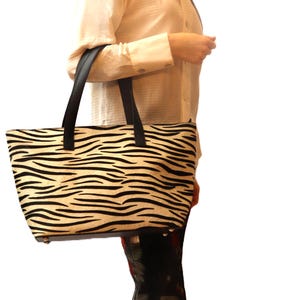 Animal Prints Umhängetasche für Damen - Große Ledertasche und Crossbody-Handtasche mit abnehmbaren Riemen, weichem Samtfutter, Reißverschluss