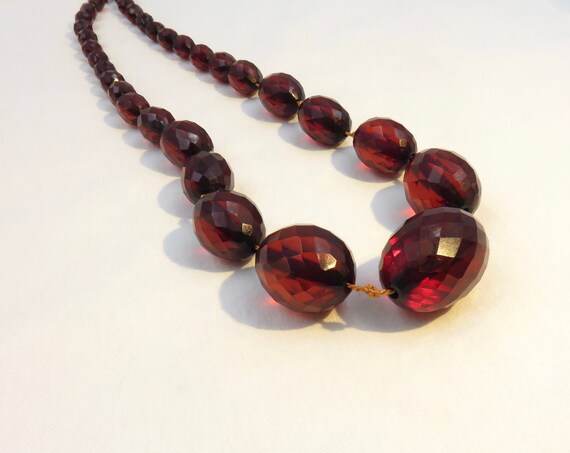 Circa 1930.  Faceted Bakelite Bead Necklace, Cher… - image 4