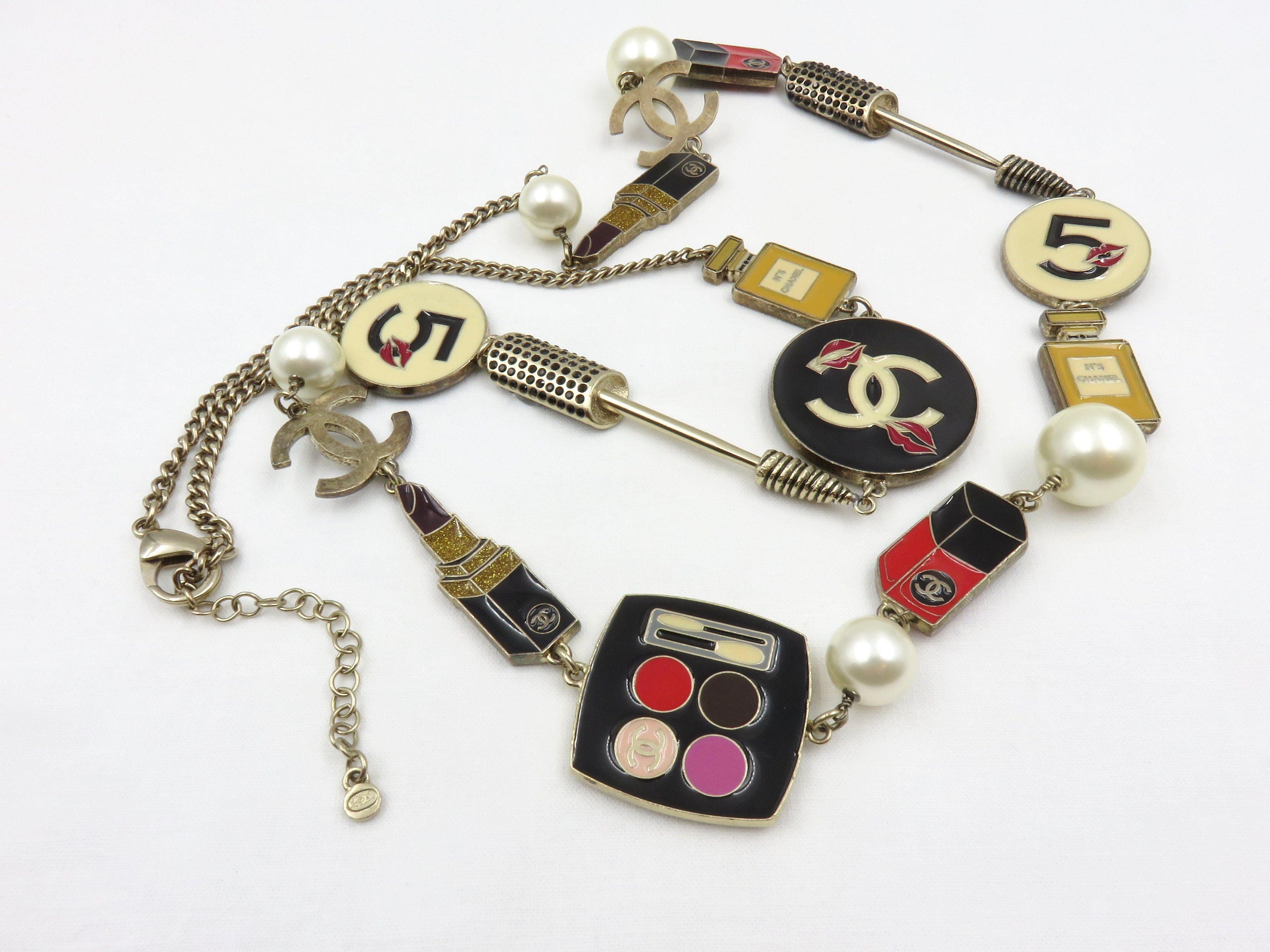 CHANEL オーバル型チャーム org.jpg