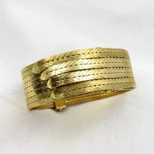 Circa 1950&#39;s Ladies Gubelin 18KT Gold Bracelet Watch