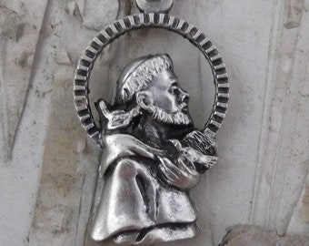 Zilverachtige Sint Franciscus en Vogels Charms - Medailles - Sint Franciscus van Assisi - Katholiek - Christelijk - Dieren - Religieus (JWL-R)