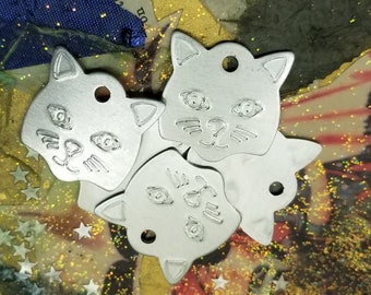 Oeps! Katten - 5 zilveren aluminium kattentags (roest niet) - Graveerbare - Geëtste gezichten - Kattenketting (hondenketting!) - Plat (DR-031)