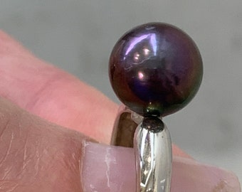 Stunning purple pearl Ring / 18k white gold Tahitian pearl ring / Pearl ring set in 18k white gold / mothers day / gift