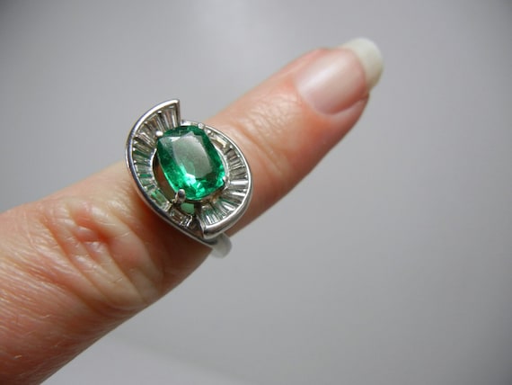 Emerald and Diamond Ring in Platinum / May births… - image 1