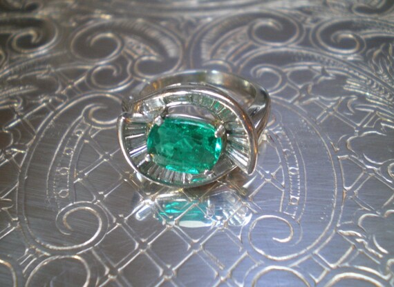 Emerald and Diamond Ring in Platinum / May births… - image 2