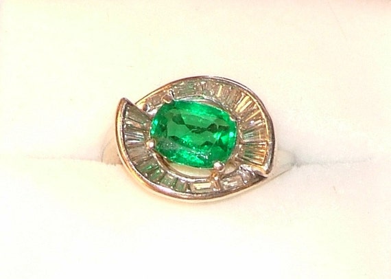 Emerald and Diamond Ring in Platinum / May births… - image 6