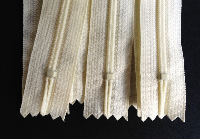 9 Inch vanilla YKK zippers 25 pcs ivory off white YKK | Etsy