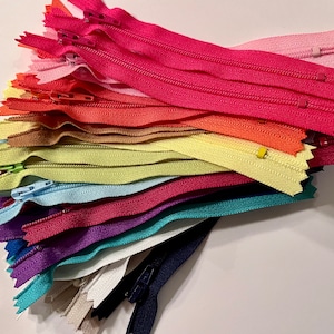 Zippers for pouches, 5 inches, 30 zippers in 15 colors, assortment of bright, light and neutral zippers, No 3 coil