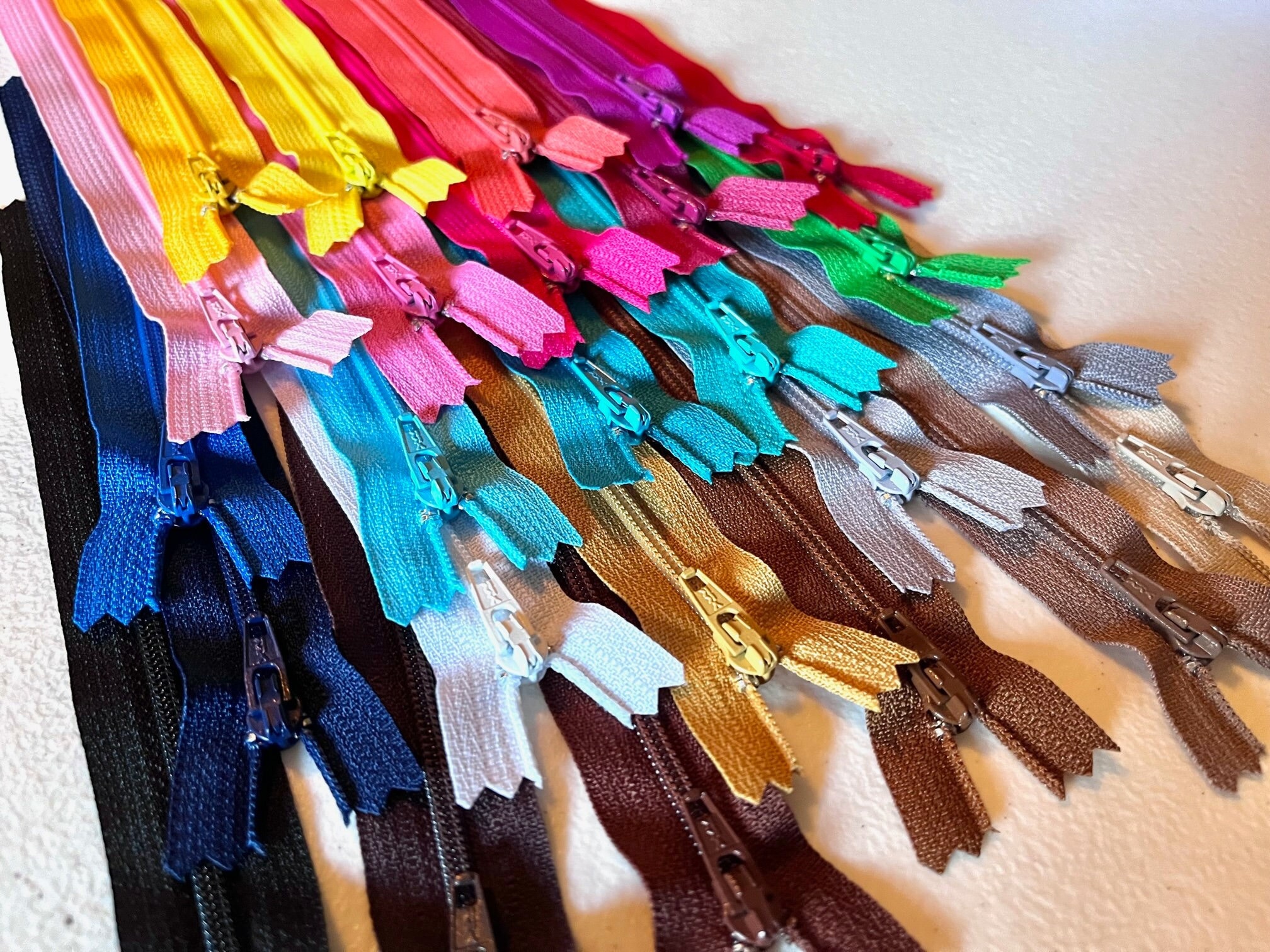Rainbow Sampler Pack Set of 10 Colors YKK Nylon Zippers for Sewing and  Crafting in 4 to 22 