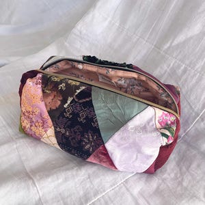 Boho Chic Patchwork-Kulturtasche – handgefertigt, Geschenk für sie, Badezimmeraufbewahrung, Beutel, Kosmetikkoffer, Pailletten, Satin, Samt.