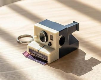 Custom Photo Camera Shaped Film Roll Keychain – Personalized Gift for Photography Lovers