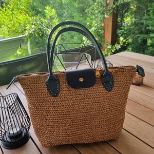 Handgefertigte mittelgroße Longchamp Raffia Tasche, Einkaufstasche aus gewebtem Stroh, Sommer Strand Handtasche, Boho Top Griff Tasche, Schultertasche, dunkel naturel