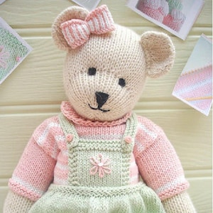 Modèle de tricot ours CANDY : ours en pull et salopette, plus des chaussures faites main gratuites, modèle PDF