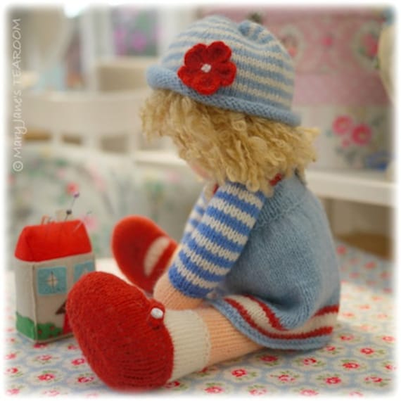 Knitted doll hats Clearance