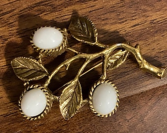 Vintage Brooch | Vintage Brooch with Faux Pearls