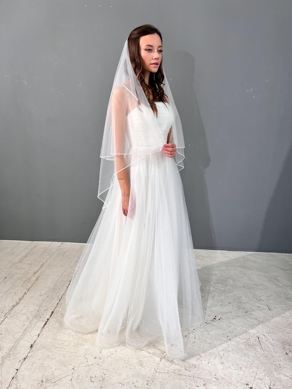 Light Ivory Tulle Bridal Veil: Two-layer Beaded Wedding Veil  display picture 3