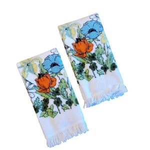 Pair of Vintage Made in USA Cotton Blend Wildflower Floral Dragonfly Clovers 24x15 Fringe Hand Towel Set Kitchen Bathroom Towels