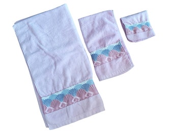 Vintage Burlington Cotton Blend Pink Teal Seashell Ocean Beach 3 Piece Set of Bathroom Towels Washcloth Hand Towel Bath Towel