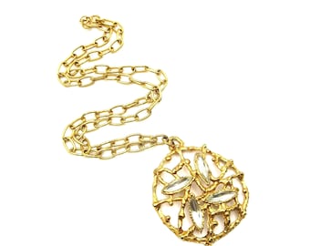 Colar com pingente de medalhão redondo Navette de 23 polegadas em estilo industrial brutalista vintage dourado com strass.