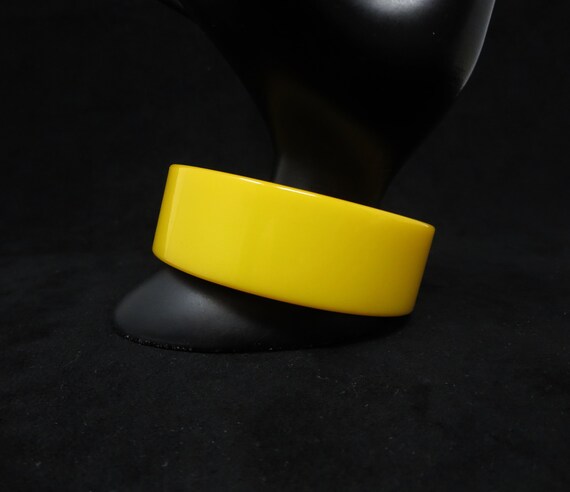 Vintage Yellow Butterscotch Bakelite 8" Bangle Br… - image 5