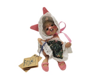 Vintage NWT 1990 Annalee Doll Hecho en EE.UU. Desfile de Pascua 7" Girl Bunny Doll / Escultura