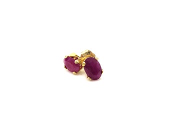 Pair of Vintage Estate 14k Yellow Gold Faceted Oval Ruby Unisex Stud Earrings