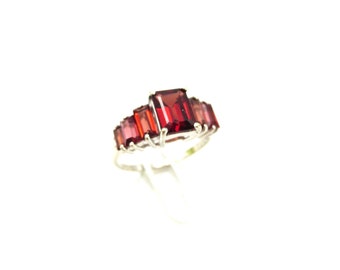Vintage Estate Fessenden & Co 14k White Gold Graduated Emerald Cut Red Garnet Size 9 Ring