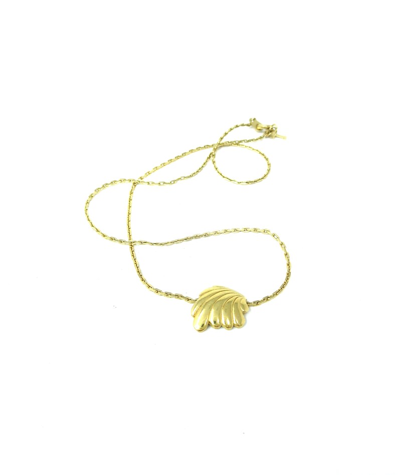 Crown Trifari Signed Dainty Vintage Gold Tone Metal Art Nouveau Art Deco Focal Lightweight Choker Necklace