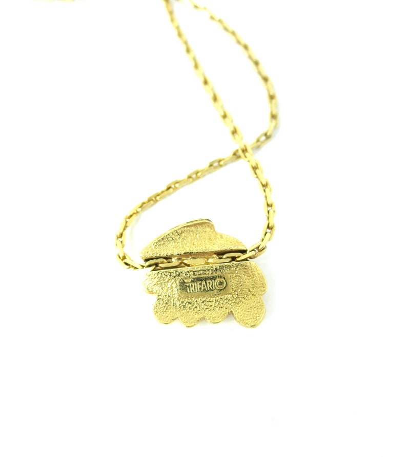 Crown Trifari Signed Dainty Vintage Gold Tone Metal Art Nouveau Art Deco Focal Lightweight Choker Necklace