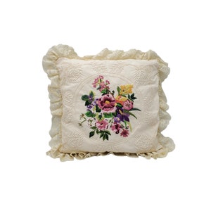 Vintage Candamar Designs White / Off White Handmade Needlepoint Embroidered Flower / Floral Bouquet 12x12 Lace Trim Square Pillow Farmhouse