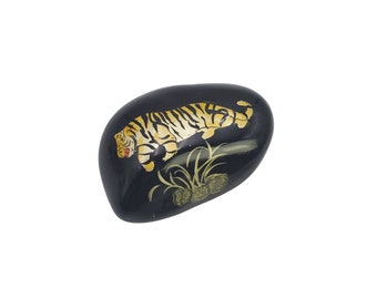 Vintage Oriental Style Hand Painted Tiger Cat Animal Shiny Black Rock Paperweight