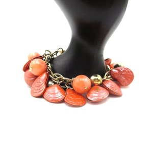 Vintage Gold Tone Peach Pink Metal Clam / Seashell Plastic Beaded Beach Ocean Seaside 8&quot; Cha Cha Charm Bracelet