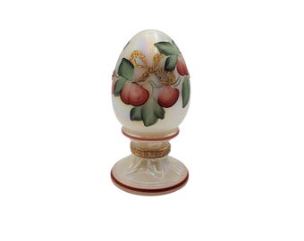 Fenton vintage peint à la main par D. Cutshaw des années 1990 poires fruit texturé or noeuds 3,75" oeuf en verre de lait sur piédestal