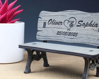 Banco de madera en miniatura personalizado: recuerdo de pareja grabado, regalo romántico para aniversario o boda.