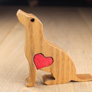 Handcrafted Oak English Coonhound Statue with Heart – Rustic Wooden Dog Figurine for Pet Memorial Gift, Dog Sympathy & Coonhound Lover Decor