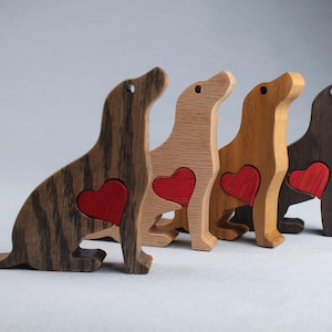 Rustic Oak American English Coonhound Statue with Heart – Handcrafted Wooden Dog Figurine for Pet Memorial Gift, Dog Lover Decor