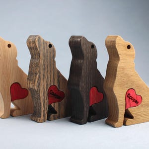 Rustic Oak Labrador Retriever Statue: Handcrafted Wooden Dog Figurine with Heart – Pet Memorial & Dog Lover Gift for Home Decor Accent