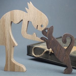 Minimalist Wooden Girl and Cat Sculpture – Handcrafted Figurine Art Decor, Thoughtful Gift for Cat Lovers, Natural Wood Statuette