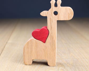 Wooden Oak Giraffe Sculpture With Red Heart – Handcrafted Figurine Art Piece for Home Decor Gift