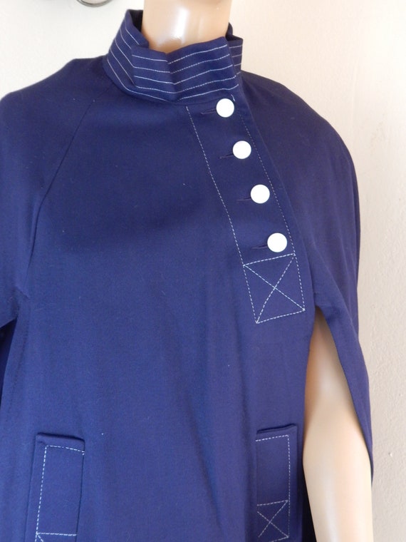 poncho navy blue, belted cape, vintage 1960s ponc… - image 2